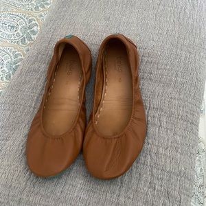 Tieks excellent used condition with bags! Tan
